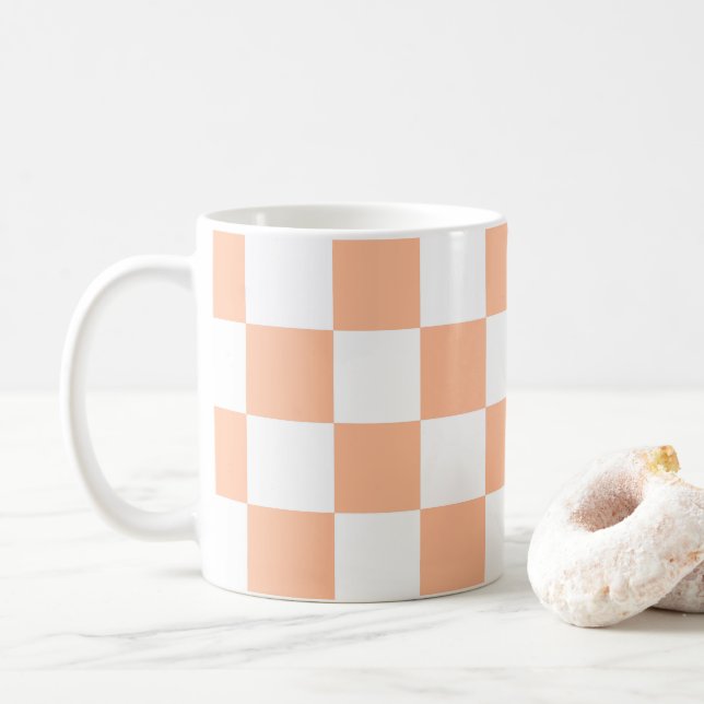 Mug à damiers carré pêche orange blanc géométrique (Avec donut)