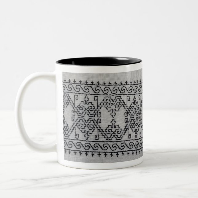 Mug à deux tons avec broderie blackwork (Gauche)