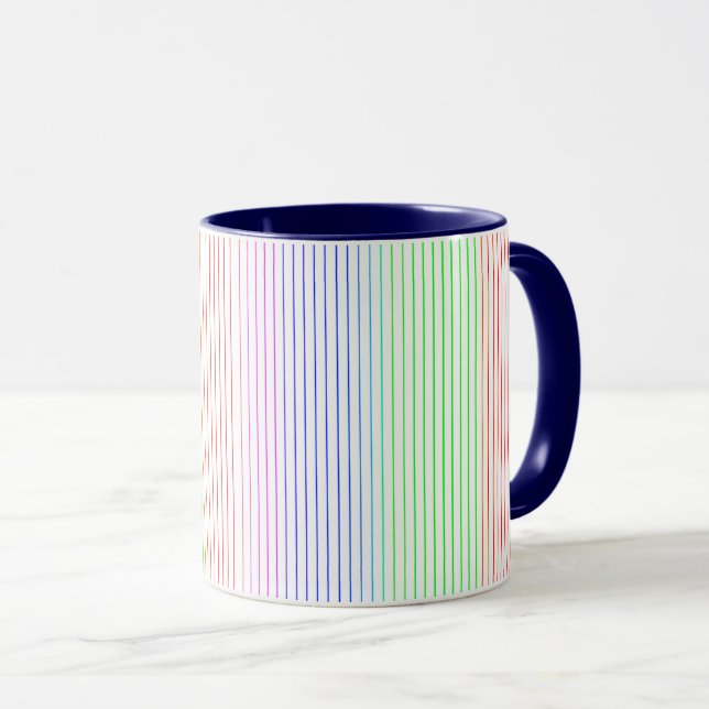 Mug à fines rayures multicolores. (Devant droit)