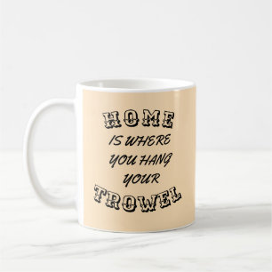 Mug "À la maison est où vous accrochez votre truelle "
