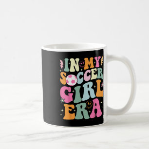 Mug À l'ère de ma fille footballeuse Rétro Groovy Fill
