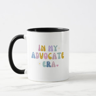 Mug à l'ère de mon avocat plaidant la défense 