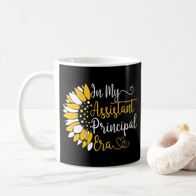 Mug À l'ère de mon directeur adjoint, professeur d'éco (Avec donut)
