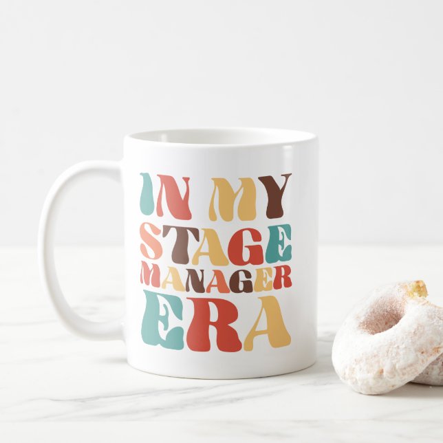 Mug À l'ère de mon régisseur de scène dans un style ré (Avec donut)