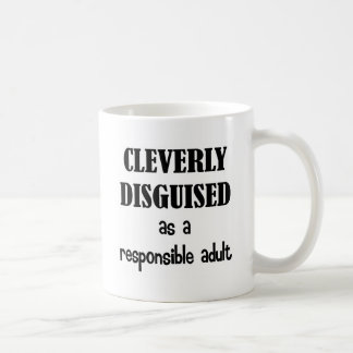 Mug Abilement déguisé en tant qu'adulte responsable