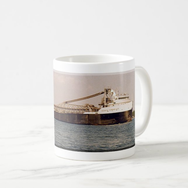 Mug Adam E. Cornélius (Devant droit)