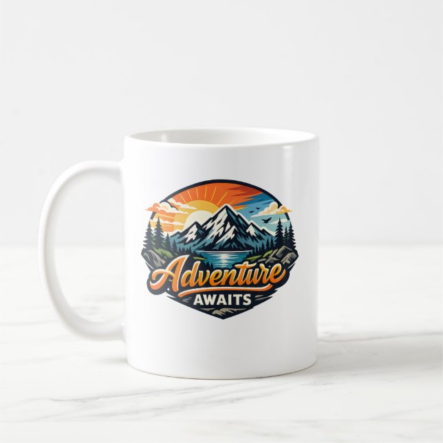 Mug Adventure Awaits – Mountain Landscape Outdoor  (Gauche)