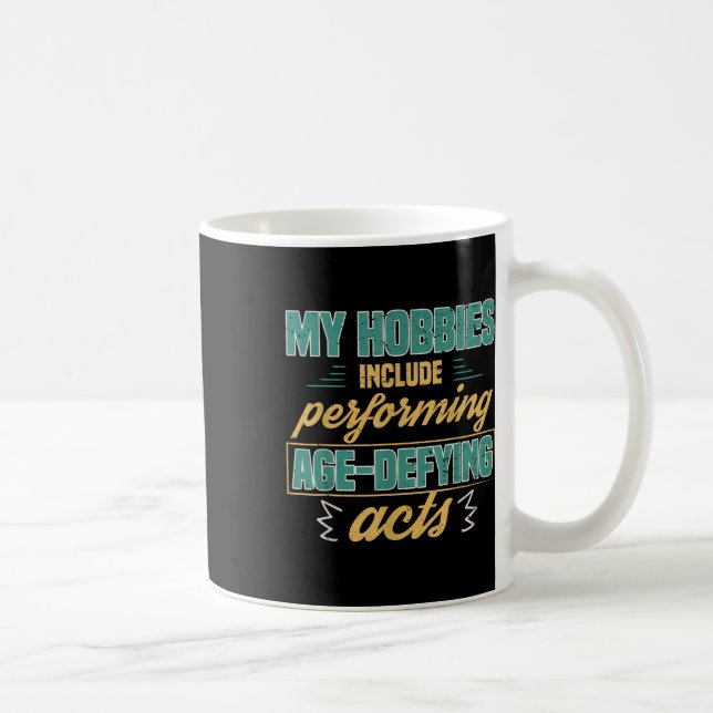 Mug Age Defying Acts Funny Old Retirement Grandparents (Droite)