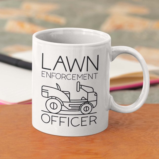 Mug Agent d'exécution de pelouse (lawn enforcement officer mug grass mower)