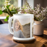 Mug Ajouter 2 photos - Collage simple sur les deux côt<br><div class="desc">Vous pouvez remplacer la photo de votre bébé (ou de vos bébés) et créer un cadeau unique! Un design simple et minimal avec seulement 2 photos.</div>
