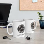Mug Ajouter un logo d'entreprise et un site Web Custom<br><div class="desc">Ajoutez le logo et l'identité de votre entreprise à cette tasse de café ainsi que l'adresse ou le slogan de votre site Web d'entreprise en cliquant sur le bouton "Personnaliser" ci-dessus. Ces gobelets de marque peuvent annoncer votre entreprise comme les employés les utilisent et double comme un swag d'entreprise. Disponible...</div>