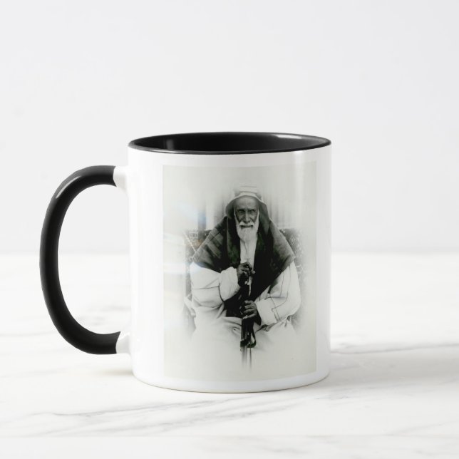 Mug Al Khalifah d'AIS Ibn Ali (Gauche)