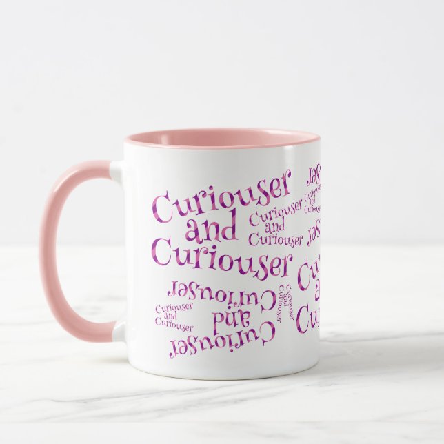 Mug Alice plus curieuse et plus curieuse dans la (Gauche)