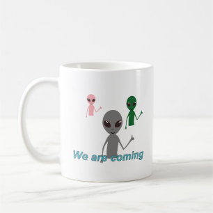 Mug Aliens montrant un geste "j'aime"