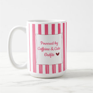 Mug Alimenté par la caféine et les tenues mignonnes Ro