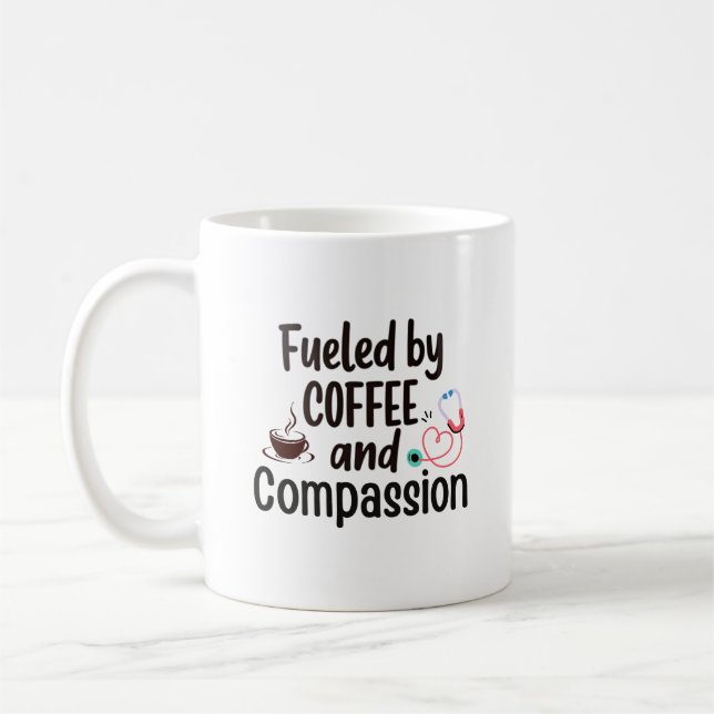 Mug Alimenté par le café et la compassion – CNA (Gauche)