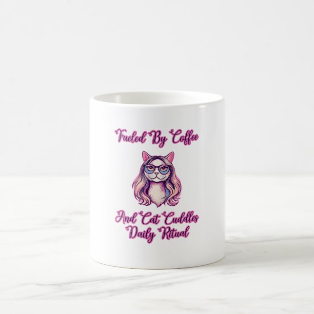 Mug Alimenté par le café et les câlins de chat au quot (Centre)