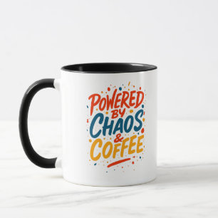 Mug Alimenté par le Chaos et le Café T-Shirt
