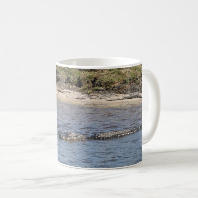 Mug Alligator d'Amérique nageant dans une rivière maré (Devant droit)