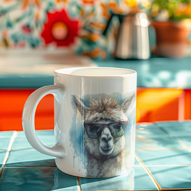 Mug alpaga blanc mignon portant lunettes de soleil (Créateur téléchargé)