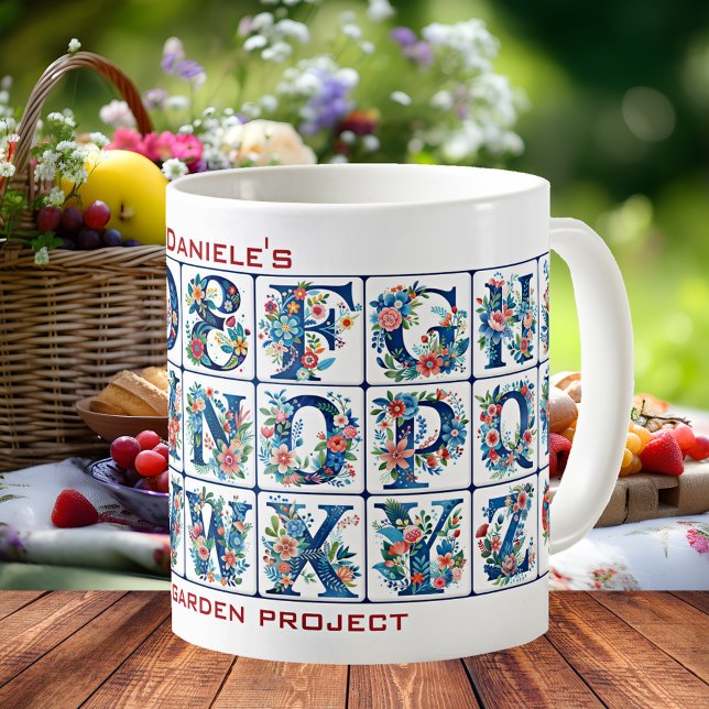 Mug Alphabet Fleur Carrelage Méditerranéen Musique (Mug featuring tiles with the alphabet and flowers in a Mediterranean style - kids - garden)