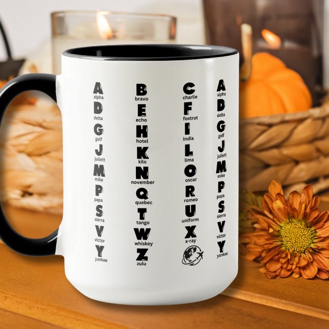 Mug Alphabet phonétique de l'OTAN, lettres noires (Créateur téléchargé)