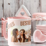 Mug Amis pour toujours blush rose besties BFF photo<br><div class="desc">Un cadeau pour votre(s) meilleur(s) ami(s) pour la fête d'anniversaire,  Noël ou un événement spécial. Texte de style ballon en or rose : Besties (x3). Personnalisez et utilisez vos propres photos et noms. Un arrière - plan rose vif et rose de couleur or.</div>