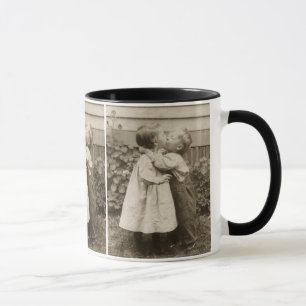 Mug Amour vintage Photo d'enfants s'embrassant dans un