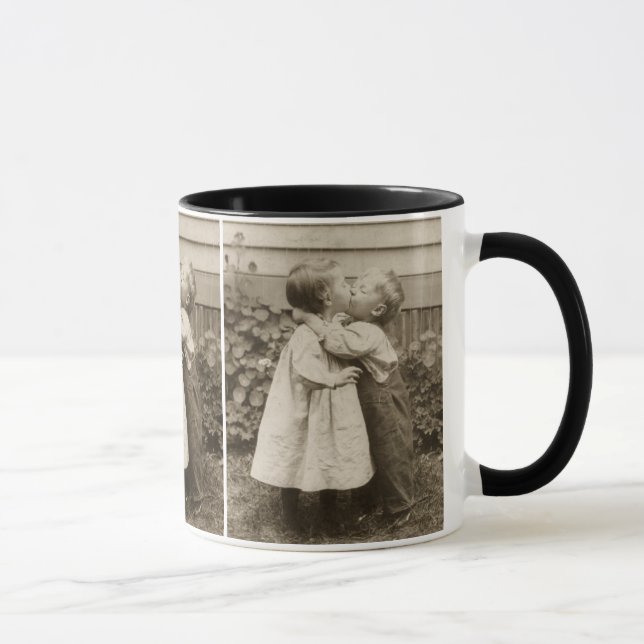 Mug Amour vintage Photo d'enfants s'embrassant dans un (Droite)