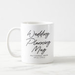 Mug Amusant Mariage Fiançailles Planifier l'avenir de<br><div class="desc">Mariage Planning n'est pas un sprint, c'est un marathon ! Restez hydratés avec cette amusante Mug de Planification Mariage qui présente un script de calligraphie moderne et le nom de la Mariée ou de la Salle sur le dos de la tasse. Un cadeau fiançailles super fun pour la mariée ou...</div>