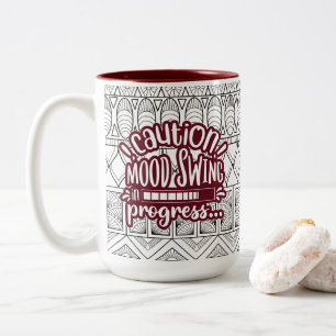 Mug amusant : Prudence humeur qui coule dans le ma
