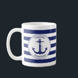 Mug Ancre nautique Marine Bleu Capitaine Personnalisé<br><div class="desc">Cette tasse à thème nautique dispose d'une ancre avec une bordure de corde circulaire. Le mot "Capitaine" est au-dessus et au-dessous est un nom que vous pouvez personnaliser. L'Arrière - plan est à rayures bleu marine et blanc.</div>