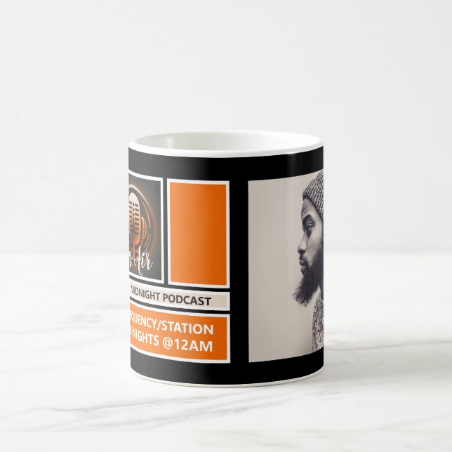 Mug Animateur de podcast à l'antenne, Publicité de pod (Centre)