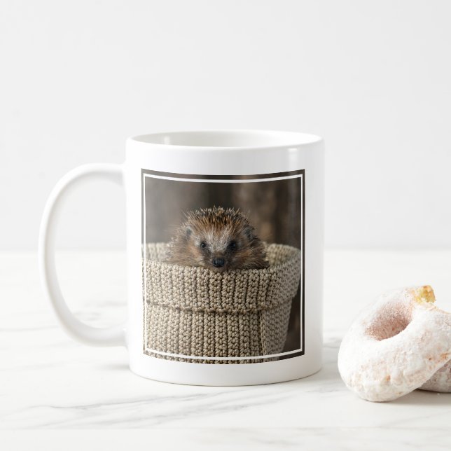 Mug Animaux de bébés cutest | Hérisson dans un panier (Avec donut)