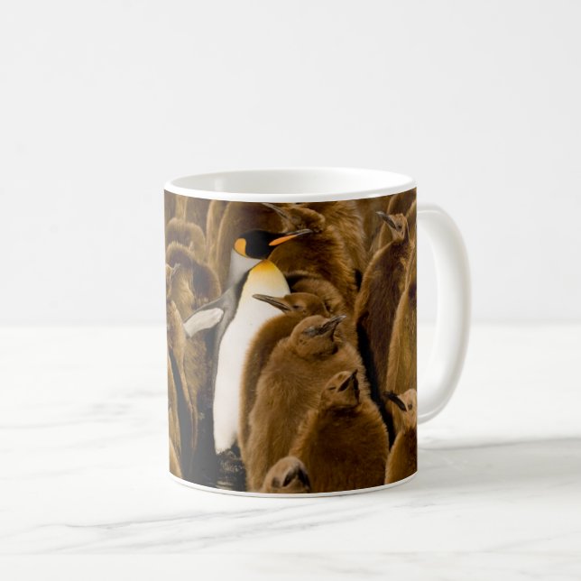 Mug Animaux de bébés cutest | Pingouin parmi les jeune (Devant droit)