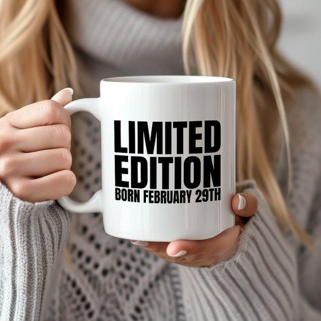 Mug Année bissextile Anniversaire Né Février 29 Jour b (Embrace your Leap Day birthday celebration with this cozy mug, perfect for savoring the moment!)