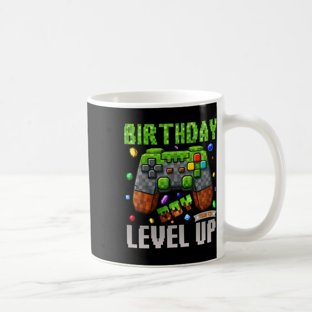 Mug Anniversaire Garçon Temps De Monter Pixel Joueur A (Droite)