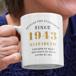 Mug Anniversaire Personnalisé 1943 Ajouter Votre Nom É<br><div class="desc">Célébrez un 80e anniversaire en style avec ce 80e anniversaire personnalisé 1943 Ajoutez votre nom Elegant Coffee Mug. Ce design personnalisé comprend une palette de couleurs chic or et gris, un design élégant de 1943, et un espace pour ajouter votre nom. Sirotez votre boisson chaude préférée dans le style et...</div>