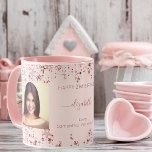Mug Anniversaire personnalisé photo rose or amis luxe<br><div class="desc">Un cadeau d'amis pour le 21e anniversaire d'une femme (ou tout âge). Personnalisez et 2 de vos propres photos, son nom, 21 ans et vos noms. Texte rose foncé. Un or rose féminin chic, couleur arrière - plan rose. Son nom est écrit avec un script de style moderne écrit à...</div>