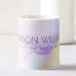 Mug Aquarelle Abstraite Lilac Gold Paint Nom personnal<br><div class="desc">Personnalisez facilement ce style glamour abstrait couleur lilas peinture et faux or spray arrière - plan avec vos détails personnalisés.</div>