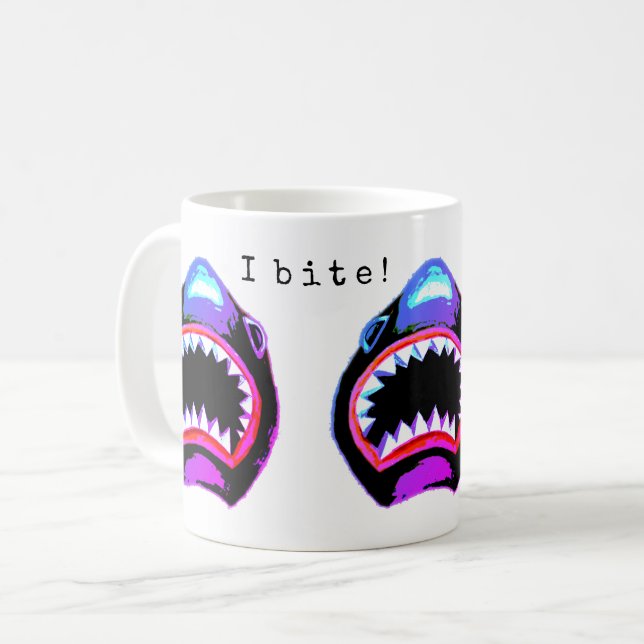 Mug Aquarelle de requin rose violet illustration (Devant gauche)