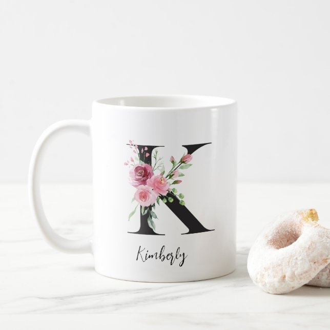 Mug Aquarelle Fleurs Monogramme K Nom personnalisé (Avec donut)