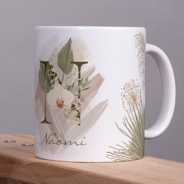 Mug Aquarelle florale Boho Nom du monogramme personnal (This mug is a boho dream with its floral watercolor design and your custom monogram.)