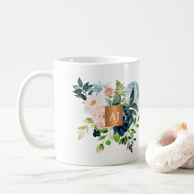 Mug Aquarelle florale feminine or monogrammed chic (Avec donut)