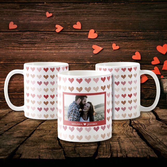 Mug Aquarelle romantique Coeurs roses Couple Nom Photo (Seamless Watercolor Heart Pattern Personalized Photo and Names Couple Cute Coffee Mug Gift )