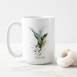 Mug Aquarelle tropicale Scripts d'or<br><div class="desc">Cette tasse à café personnalisée présente un feuillage tropical vert aquarelle aux accents feuille d'or. >>> Découvrez l'ensemble de la collection >>> https://www.zazzle.com/collections/tropical_foliage_gold_collection-119316977990783186</div>