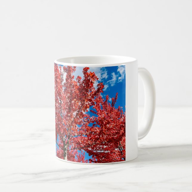 Mug Arbre à feuilles rouges à l'automne (Devant droit)