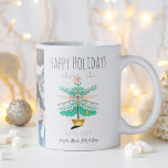Mug Arbre de Noël Retro Pastel Happy Holiday Photo<br><div class="desc">Arbre de Noël vert et rose rétro aux accents dorés. Un cadeau parfait pour les amis et la famille pour leur souhaiter des vacances heureuses.</div>