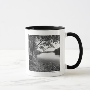 Mug Arbres par la rivière B&W