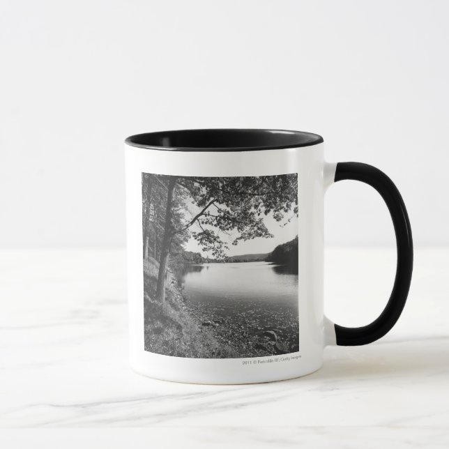 Mug Arbres par la rivière B&W (Droite)